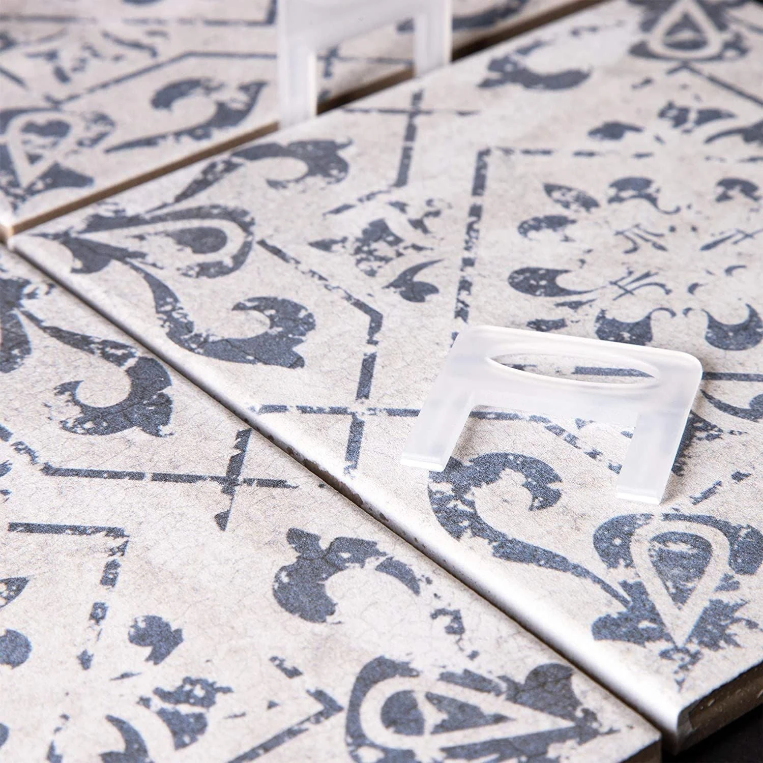 Juvale 400 Pack Tile Leveling Clips Reusable Plastic Leveling Spacer Clips (White, 1/32 Inch) 8 Juvale 400 Pack Tile Leveling Clips Reusable Plastic Leveling Spacer Clips (White, 1/32 Inch) - Image 8