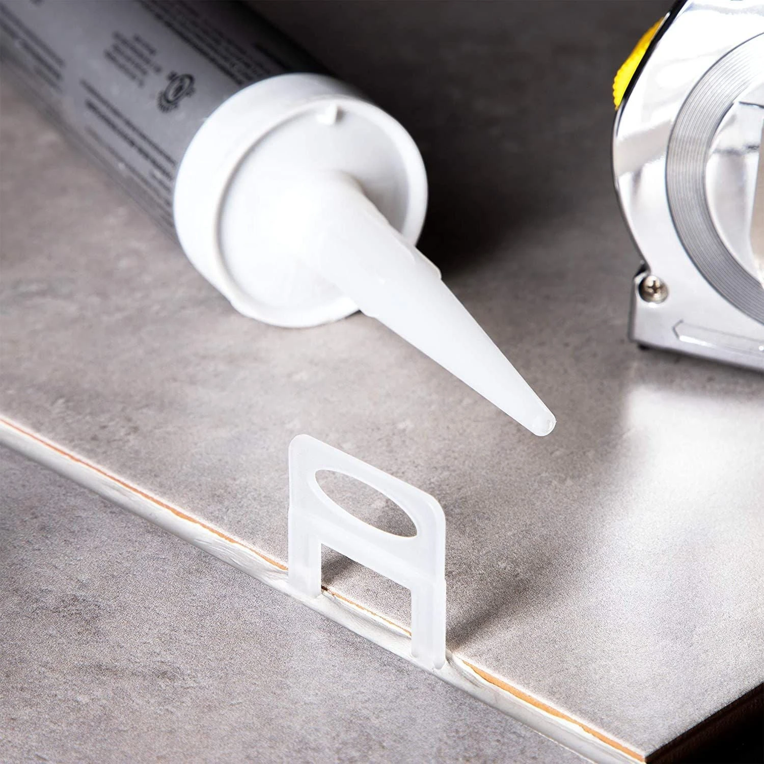 Juvale 400 Pack Tile Leveling Clips Reusable Plastic Leveling Spacer Clips (White, 1/32 Inch) 4 Juvale 400 Pack Tile Leveling Clips Reusable Plastic Leveling Spacer Clips (White, 1/32 Inch) - Image 4