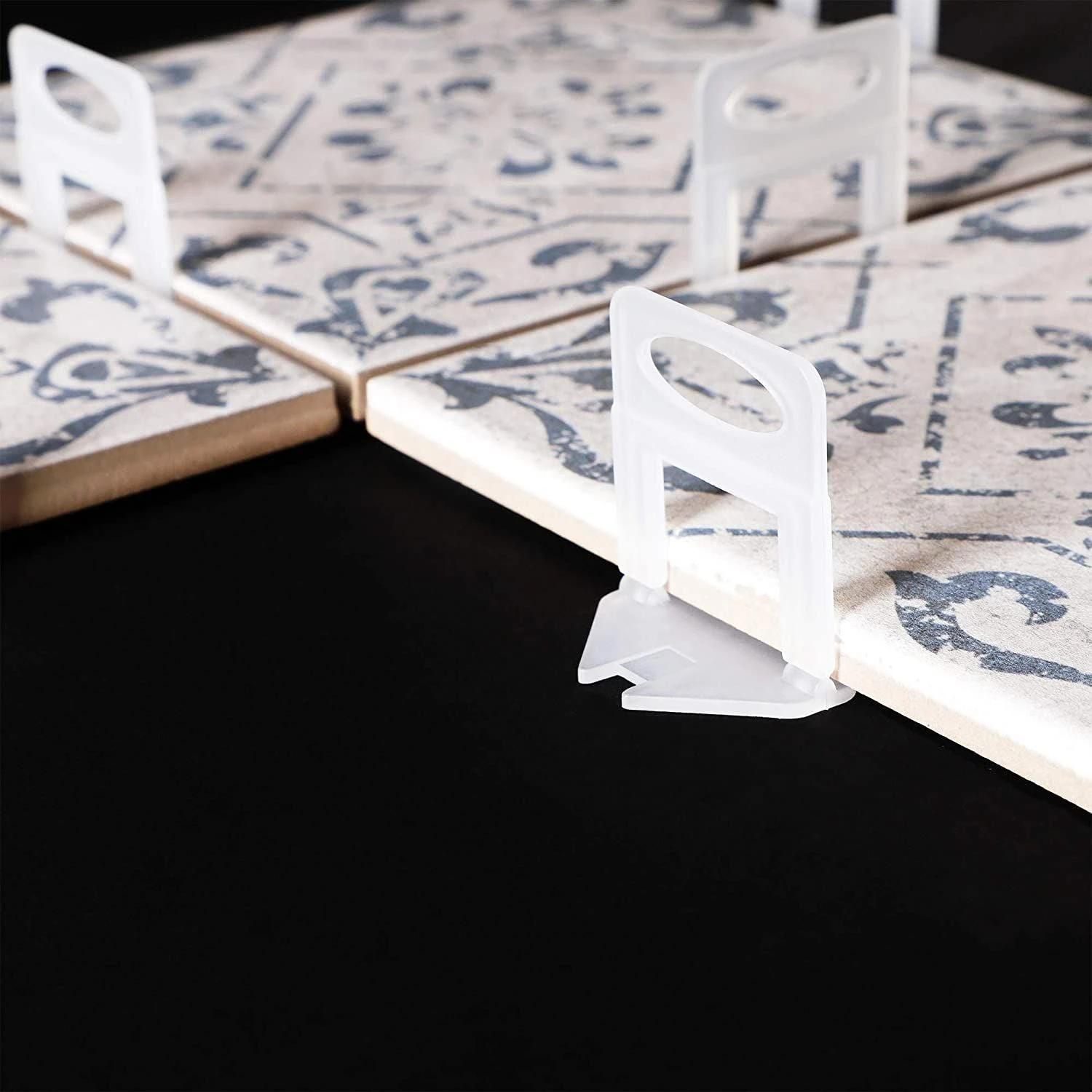 Juvale 400 Pack Tile Leveling Clips Reusable Plastic Leveling Spacer Clips (White, 1/32 Inch) 6 Juvale 400 Pack Tile Leveling Clips Reusable Plastic Leveling Spacer Clips (White, 1/32 Inch) - Image 6